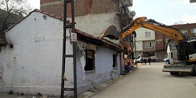 Metruk binalar huzur ve güvenlik için yıkılıyor