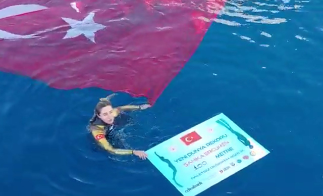 Milli dalgıç Şahika Ercümen'den dünya rekoru