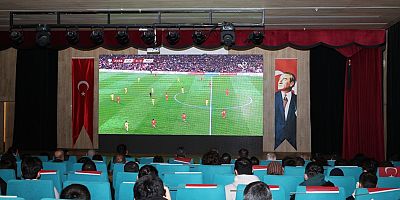 Milli Maç Heyecanı Osmangazi’de Dev Ekranda Yaşandı