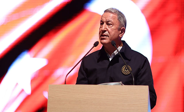 Milli Savunma Bakanı Akar, Azerbaycan’da Zafer Günü törenine katıldı