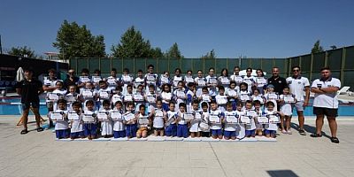 Minik kulaçlar ikinci dönemi tamamladı