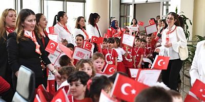 Minik öğrencilerden Başkan Aydın'a 23 Nisan ziyareti