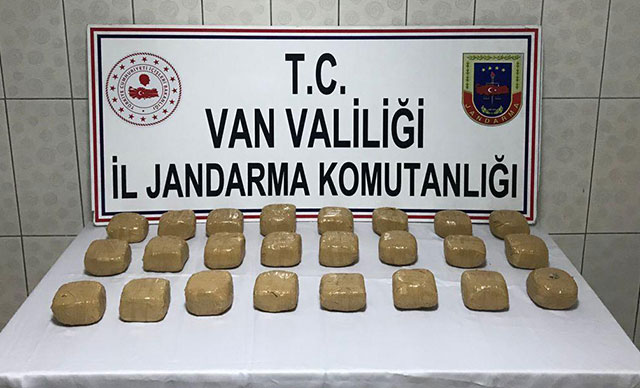 Molozların arasından 11 kilo eroin çıktı