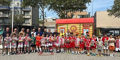 Muhsin Abinin Oyuncak Karavanı yine çocukları sevindirdi