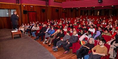 Nebil Özgentürk'ün 'Nâzım Aramızda' belgeseli Bursalılarla buluştu