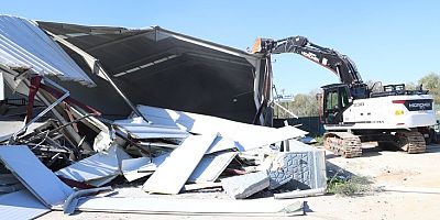 Nilüfer’de kaçak fabrika yıkıldı