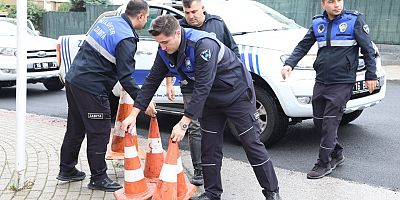 Nilüfer’de kaldırım ve yolları işgal eden tabelalar toplandı