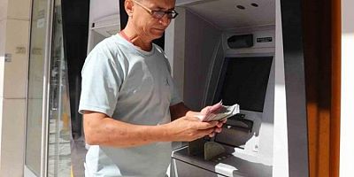 Oğluna para göndermek için ATM'nin başına geçti... Tek tuşla binlerce lira para geldi