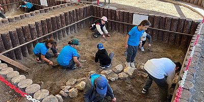 Öğrenciler, Arkeopark’ta arkeolojiyi tanıyor