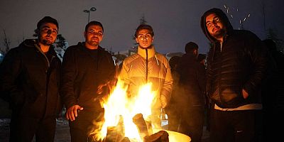 Bursa'da öğrenciler sınav stresini ateş başında attı