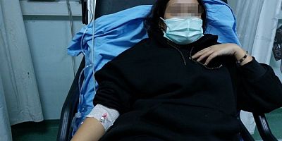 Okulda dehşet: Kız öğrenci arkadaşını sınıfta sırtından bıçakladı