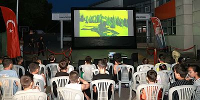 Osmangazi Belediyesi Çocuklara Yazlık Sinema Keyfi Yaşatıyor