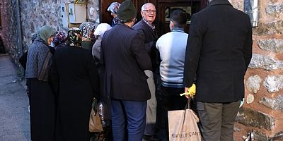 Osmangazi Belediyesi'nden vatandaşlara çorba ve ekmek ikramı