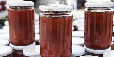 Osmangazi Belediyesi’nden vatandaşlara salça desteği