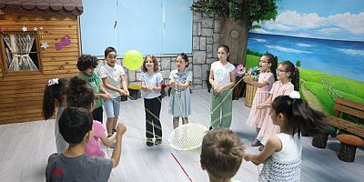 Osmangazi’de Çocuklar Yazı Sanatla Dolu Dolu Geçiriyor