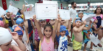 Osmangazi’de geleceğin yüzücüleri sertifikalarını aldı