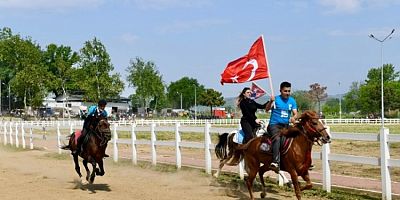 Osmangazi'de geleneksel rahvan at koşusu coşkusu