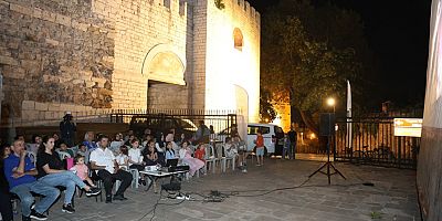 Osmangazi’de sinema keyfi tarihi surların gölgesinde yaşandı