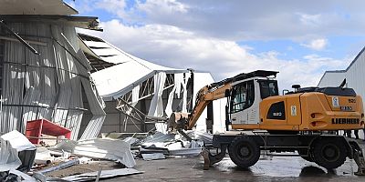 Osmangazi’de Tarım Arazilerindeki Kaçak Depolar Yıkılıyor