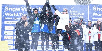 Osmangazi’den Uludağ’da Nefes Kesen Kar Voleybolu Şöleni