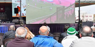 Osmangazi Meydanı’nda Bursaspor Coşkusu Yaşandı