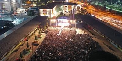 Osmangazi Meydanı’nda coşku sürüyor