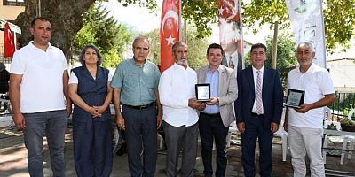 Osmangazi'nin gönüllü temizlik elçilerine teşekkür plaketi