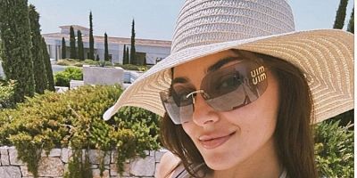 Oyuncu Hande Erçel şimdi de Atina'da! Yeni tatil pozlarına beğeni yağdı