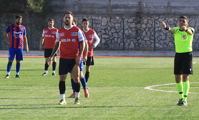 Ozan İpek, Amatör Küme'de ter döküyor