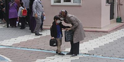 Pandemi gölgesinde ilk Ders zili çaldı