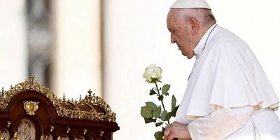 Papa Franciscus ameliyat oldu