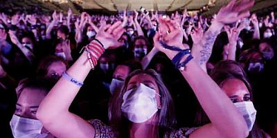 Paris'te 5 bin kişilik konser deneyi!