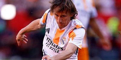 Real Madrid'in yıldız futbolcusu veda etti!