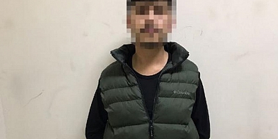 Rehin aldı, ağzına silah soktu, kadın elbisesi giydirdi; o anlar kamerada 