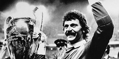 Rekorlar Kitabı'na giren efsane kaleci Helmut Duckadam hayatını kaybetti