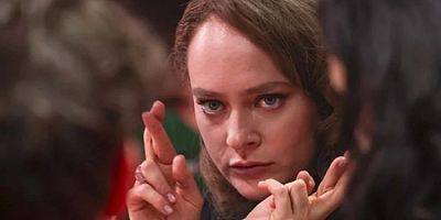 Rus oyuncuya havaalanında gözaltı şoku...