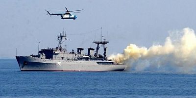 Rus savaş gemisi Karadeniz'de imha edildi!