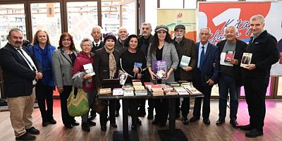 Şairler ve yazarlar kitaplarını Osmangazili gençler için bağışladı