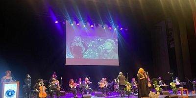 Sanat güneşi Zeki Müren, Bursa'da anıldı