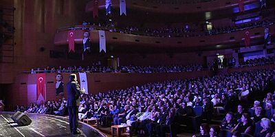 Sanat Güneşi Zeki Müren Osmangazi’de en sevilen şarkılarıyla anıldı