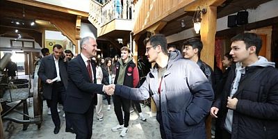 Şehre yeni gelen üniversite öğrencileri İnegöl'ü tanıyor