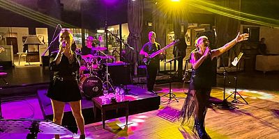 Sibel Alaş ve Jale Silivri villada sevenleriyle buluştu... 