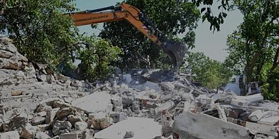 Sit alanına yapılan kaçak yapılar yıkıldı