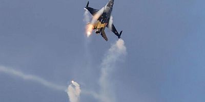 SOLOTÜRK'ün Malta semalarındaki gösterisi izleyenleri büyüledi