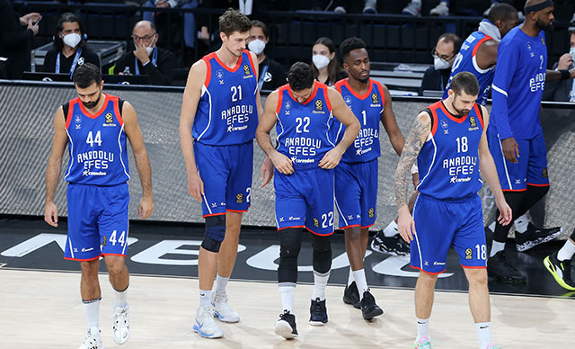 Son şampiyon Anadolu Efes kendisini hatırladı