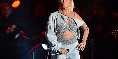 'Süperstar' Ajda Pekkan Bursa'da sahne aldı 