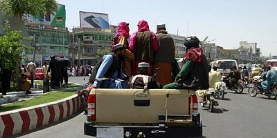 Taliban Kabil'e girdi! Cumhurbaşkanlığı Sarayı'nı ele geçirdi