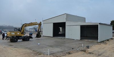 Tarım arazisi üzerindeki kaçak depo yıkıldı