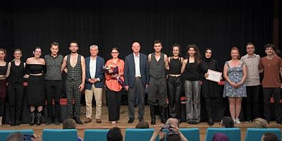 'Tersine Dünya' Osmangazili sanatseverler için sahnelendi