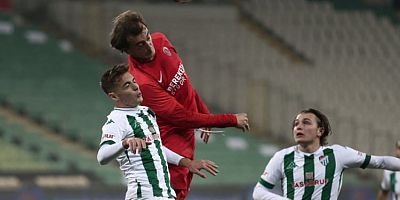 Timsah evinde kaybetti!